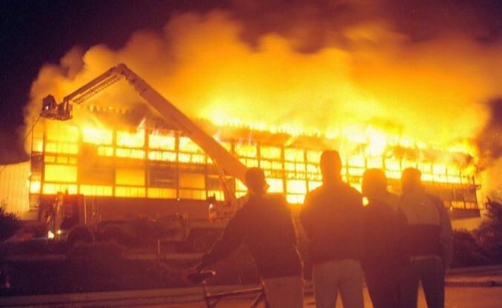 Voraz incendio en el casino de Necochea