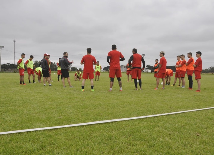 Otamendi: Círculo cerró la semana y definió el plantel