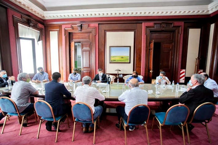 Kicillof recibió a los intendentes del FdT de la Quinta. Ianantuony presente en el encuentro