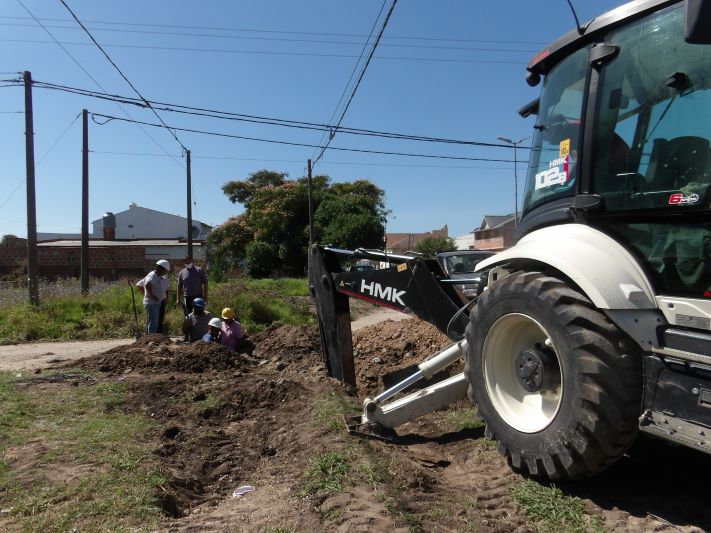Miramar: el jefe comunal Ianantuony recorrió las obras de cloacas y cordón cuneta