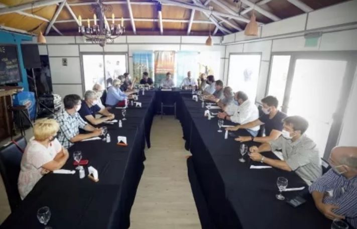 Axel Kicillof se reunió con intendentes en Monte Hermoso
