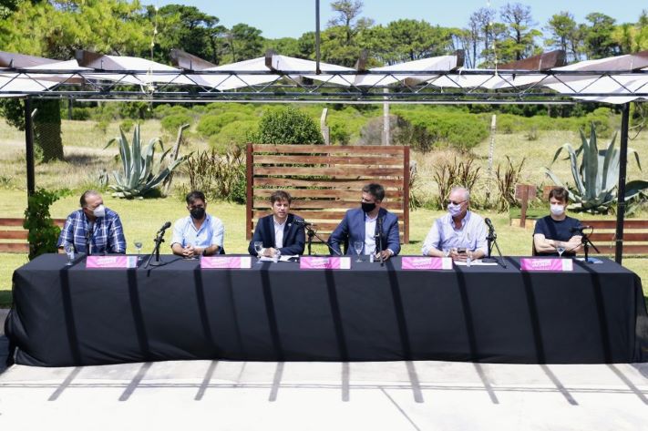 Kicillof en Miramar: “Estamos derrotando una campaña antivacuna de miedo y sabotaje”