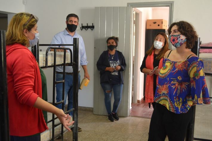 Miramar: Ianantuony de recorrida con la Coordinadora de la Economía Popular, Miranda Lumbreras Carli