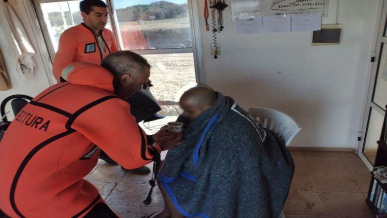 Miramar: Prefectura rescató a un pescador con hipotermia