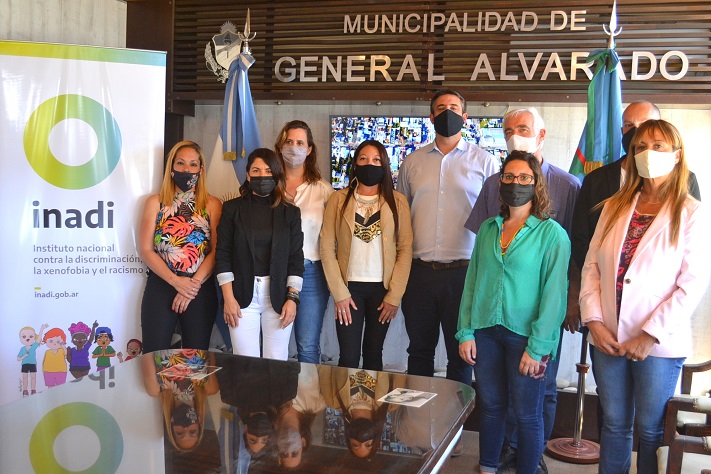 Miramar: firma de convenio con el INADI