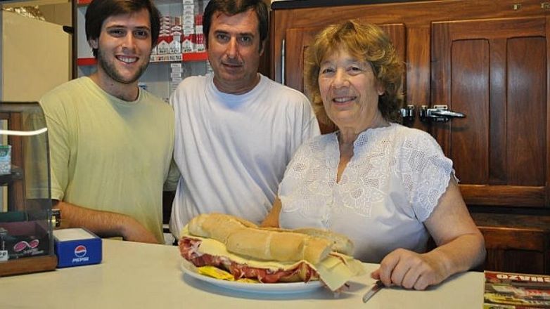 Expertos aseguran que Balcarce tiene el mejor sandwich de crudo y queso de Argentina
