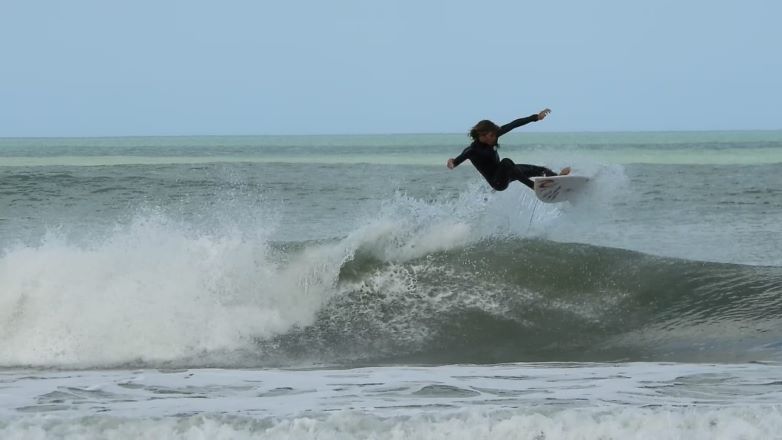 Joaquín Muñoz Larreta: hace historia en el surf argentino.