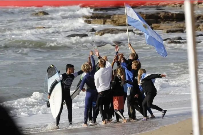 Surf: Los hermanos Muñoz Larreta en lo más alto del podio. Argentina subcampeón.