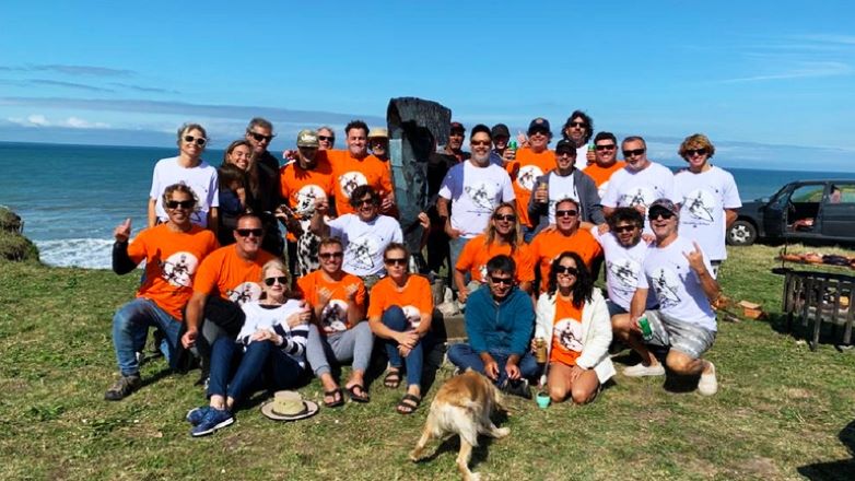 Instalaron una escultura en homenaje al surfista Carlos Di Pace
