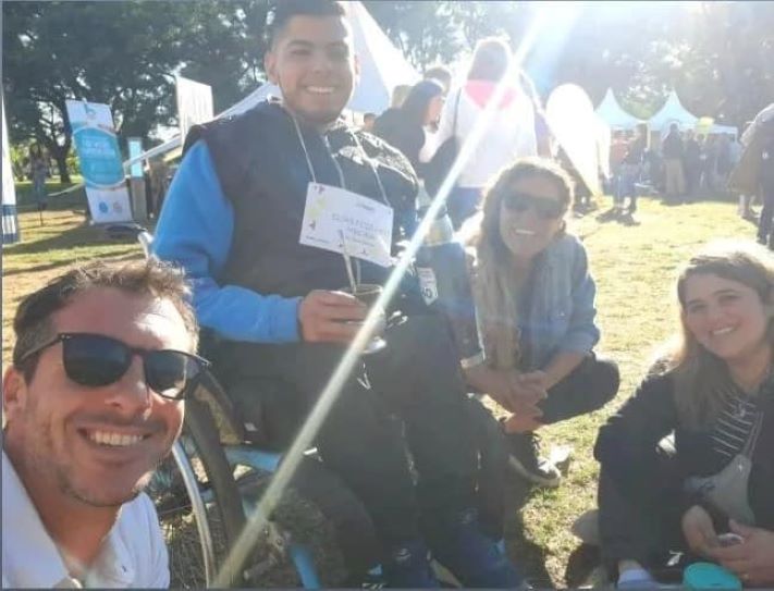 Entrega de bicicleta adaptada al deportista paralímpico Federico Medina