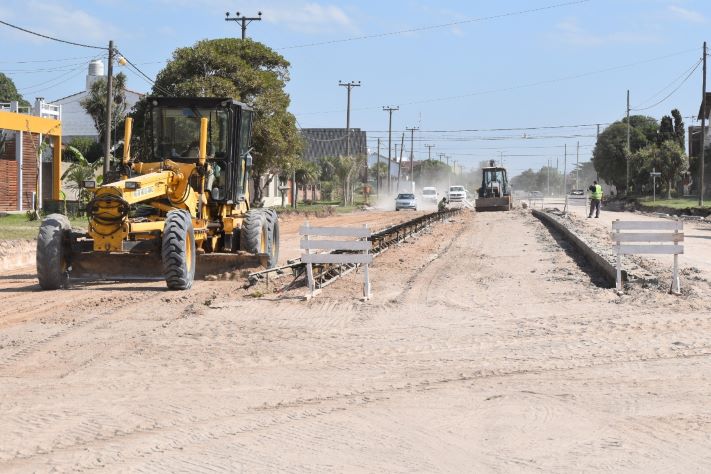 Gral. Alvarado: el ministro Nardini evaluó el avance de obras en el distrito