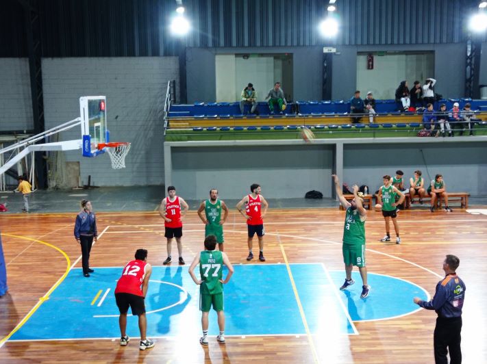 Básquet en Miramar: Sud América logró su primer triunfo.