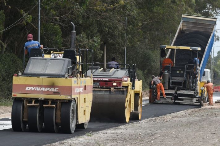 Miramar: realizan una obra de asfalto en la Avenida Mitre (23)