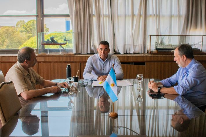 Hogan recibió a funcionarios de la Dirección Provincial de Puertos de Tierra del Fuego para analizar la temporada turística 22-23