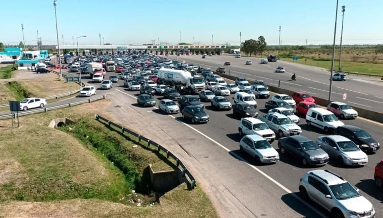 Éxodo rumbo a la Costa Atlántica: tránsito intenso en la Ruta 2 y Ruta 11 para recibir el Año Nuevo