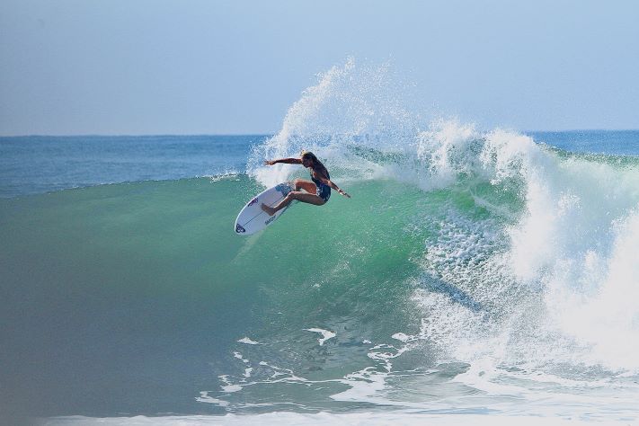 Lucía Indurain a ronda 2 de los Isa World Surfing Games