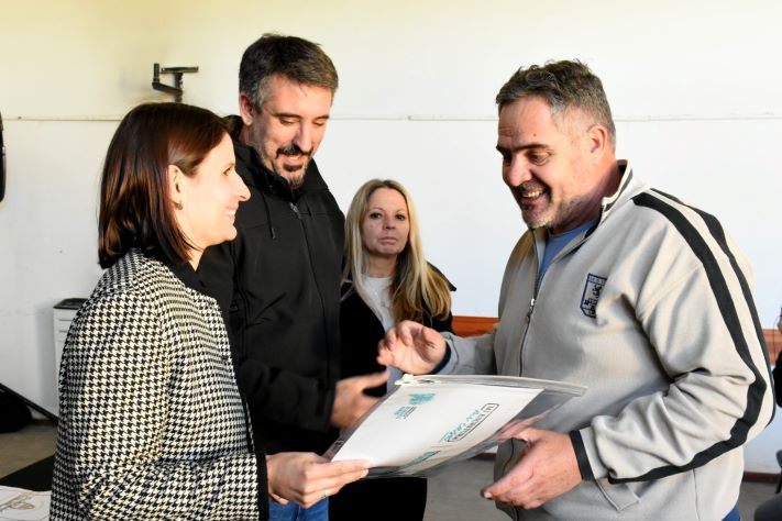 Se realizaron entrega de Escrituras en Miramar y Otamendi