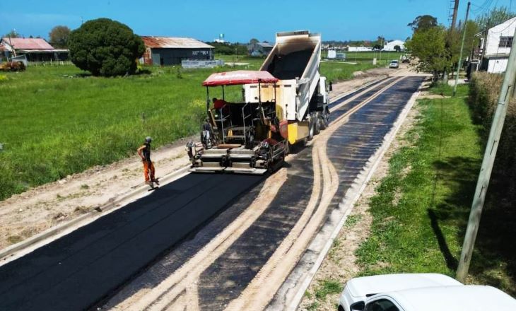 En Miramar comenzó el asfaltado en la calle 44