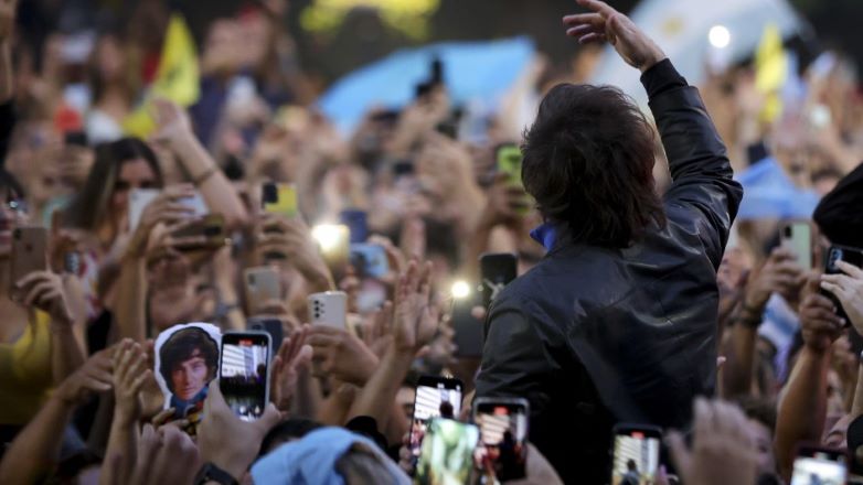 Milei presidente: Sumó casi todo el voto de Juntos y estiró la diferencia