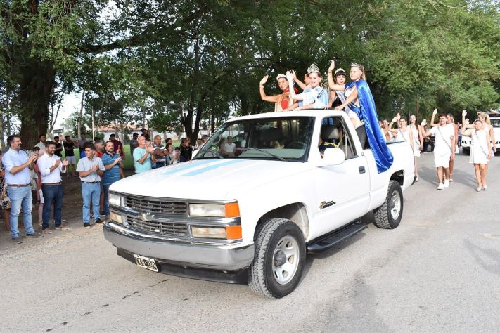 Se realizó el desfile de la 50º Fiesta del Camionero y 37º del Agricultor en Mechongué