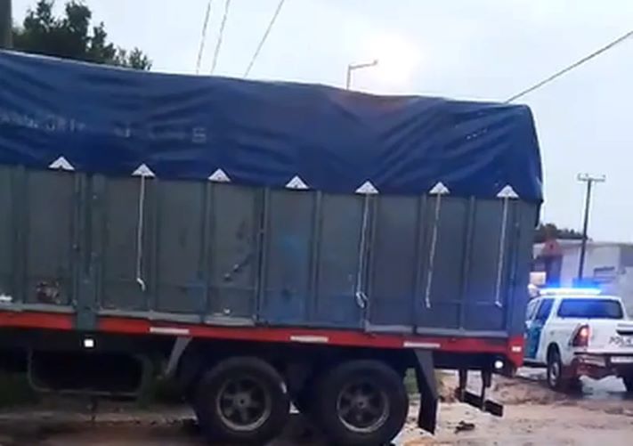 Violento choque bajo la lluvia en acceso a Miramar: un joven muerto y otro internado