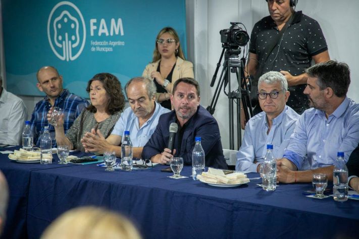 Intendentes alertaron por consecuencias nefastas de la quita de subsidios al transporte