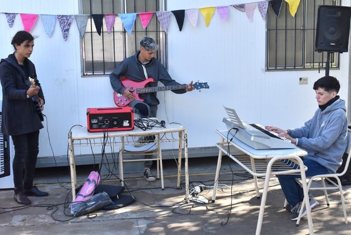 Mar del Sud: Instrumentos para la Escuela de Educación Secundaria N°8