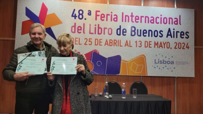 El escritor miramarense Mario Gallina distinguido en la Feria del Libro