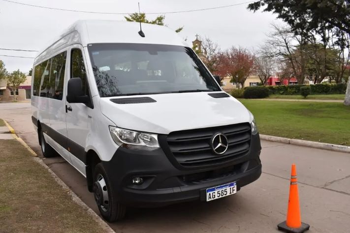 Otamendi: se presentó una nueva unidad móvil destinada al Transporte Estudiantil