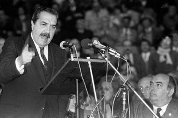 A 41 años del triunfo de Alfonsín, su figura fue atacada por el Pte. Milei