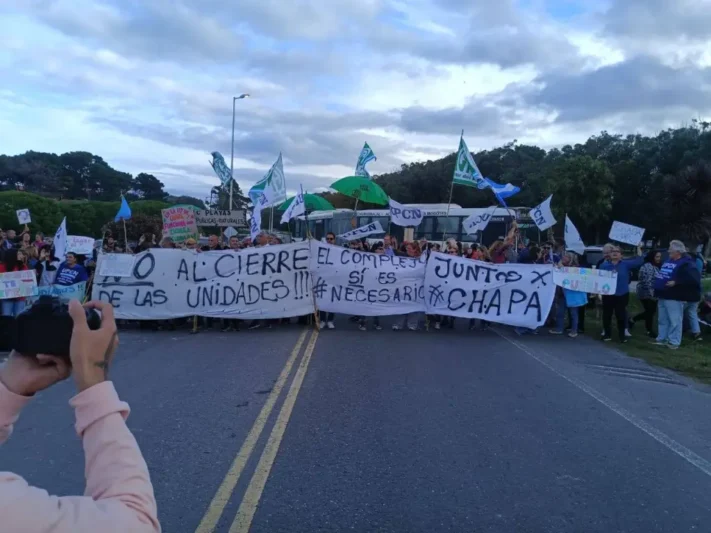 Abrazo simbólico al complejo de Chapadmalal en defensa del turismo social