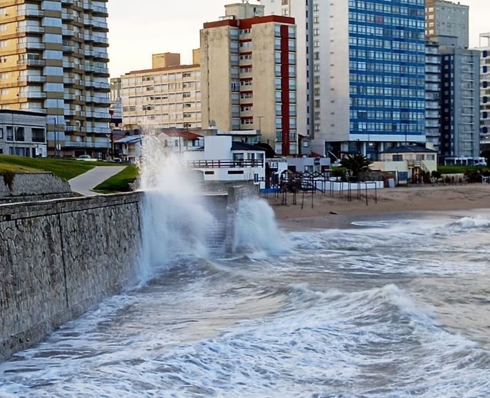 Jueves helado pero soleado en Miramar: ráfagas intensas y apenas 11° de máxima