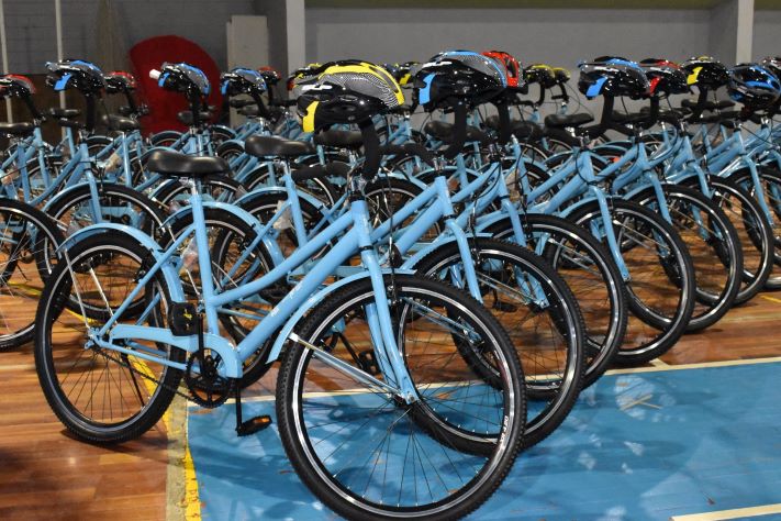 Pases, cascos y bicicletas: Marinucci presentó medidas en Miramar
