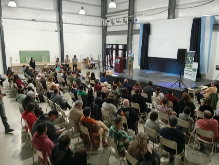 Gral. Alvarado: entrega de 96 escrituras sociales en el ISFDyT N° 81