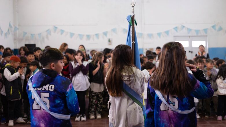 Miramar: El Municipio acompañó el acto por el Día del Maestro en la Escuela Primaria N° 5