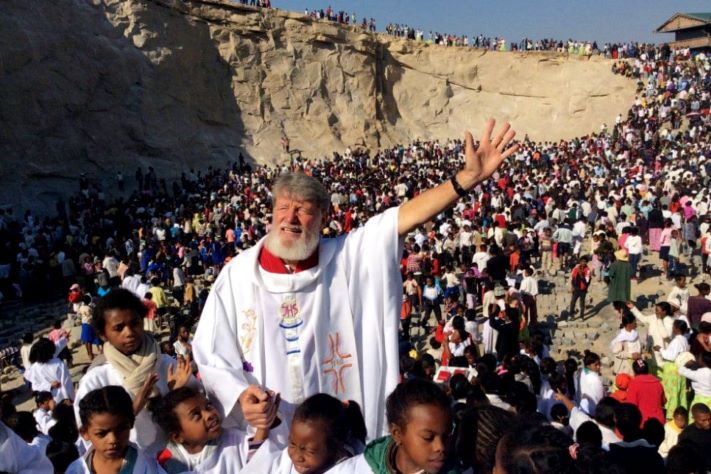 Un encuentro que renueva la fe: el Padre Pedro Opeka celebrará misa en Miramar