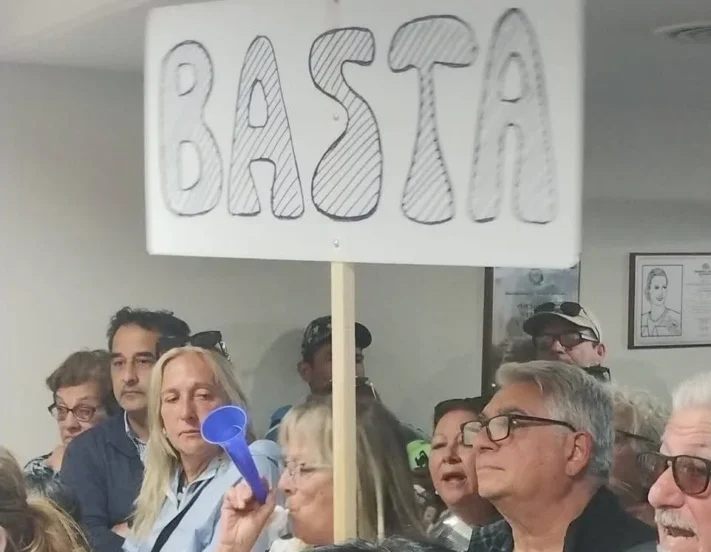 Vecinos enardecidos y sesión caliente: seguridad y licencia del intendente en el centro del debate