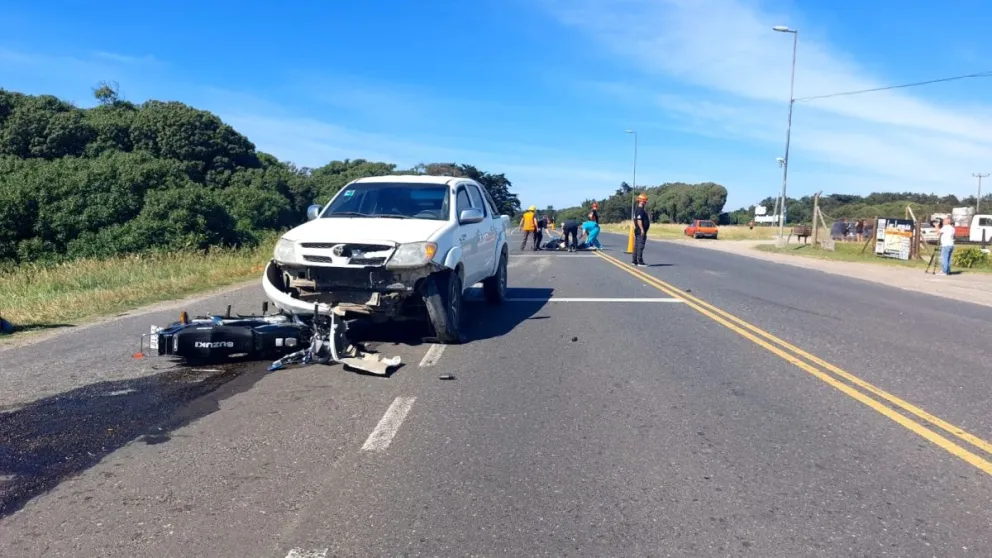 Tragedia en la Ruta 11: un motociclista murió tras un choque triple en la Curva de las Macetas
