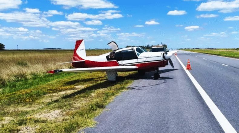 Sorpresa en General Madariaga: una avioneta realizó un aterrizaje de emergencia sobre la Ruta 56