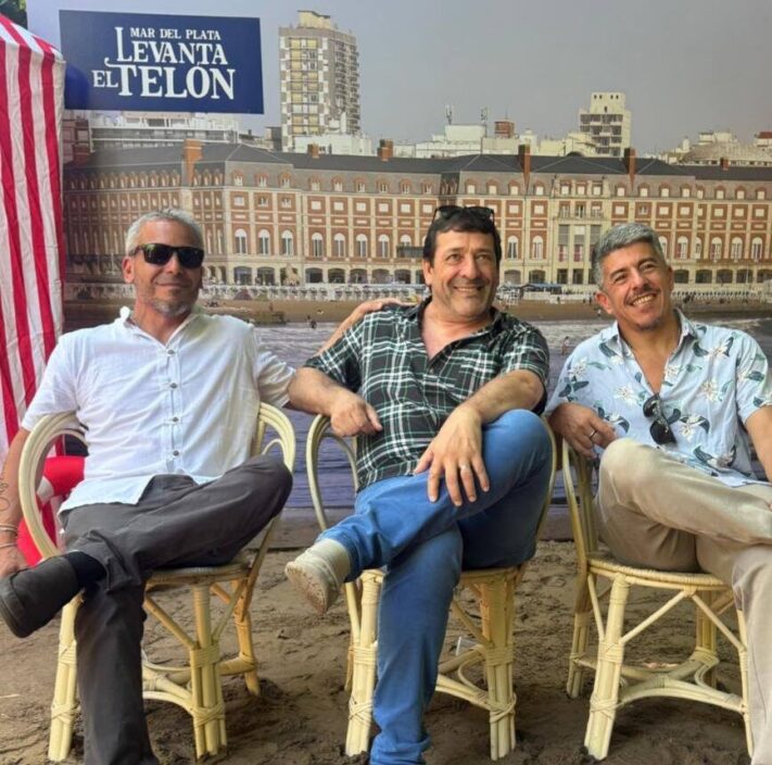 Integrantes de Rotos de Amor estuvieron en la presentación de Mar del Plata “Levanta el Telón”