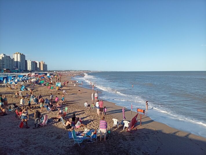Miramar: viernes 13 con cielo parcialmente nublado y máxima de 23°