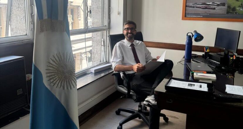 El Ministerio del Tiempo: del discurso anticasta al violeta del poder