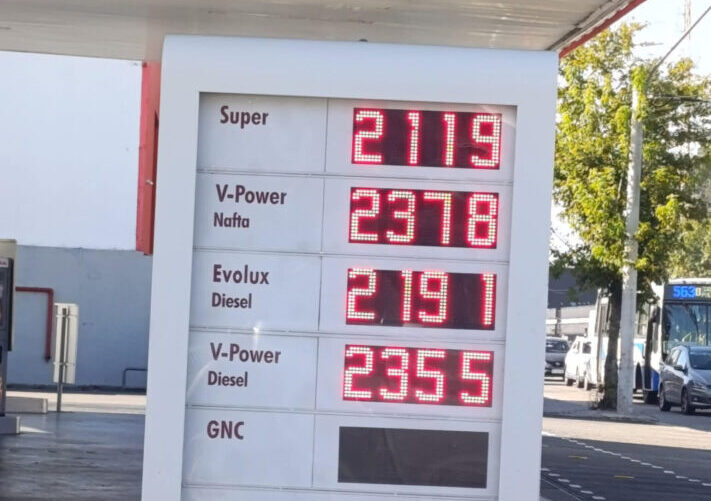 Golpe al bolsillo: la nafta súper ya supera los $2100 en Miramar