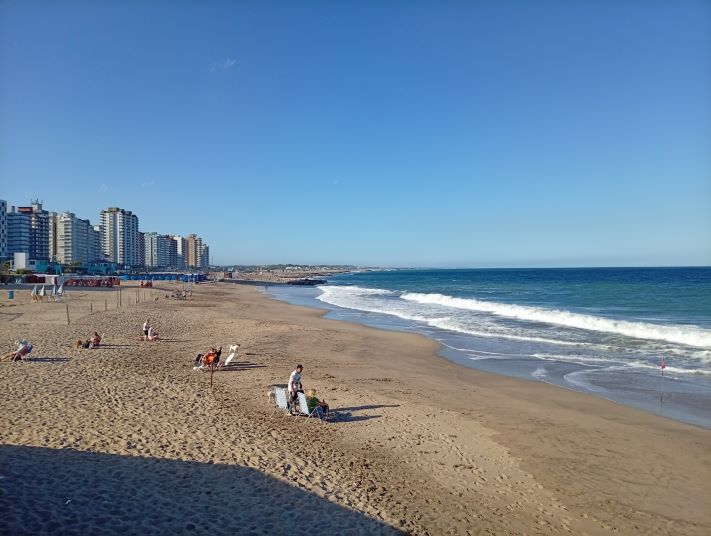 Miramar: tras las neblinas matinales, mejora el tiempo y sube la temperatura