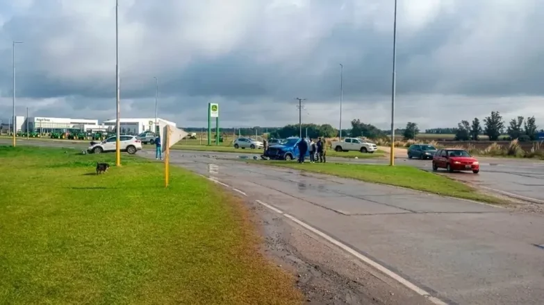 Choque frontal en ruta 88 en medio del temporal: solo daños materiales y sin heridos