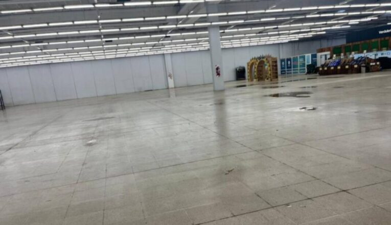 Necochea: Un conocido supermercado abrirá canchas de pádel en su local para no despedir gente