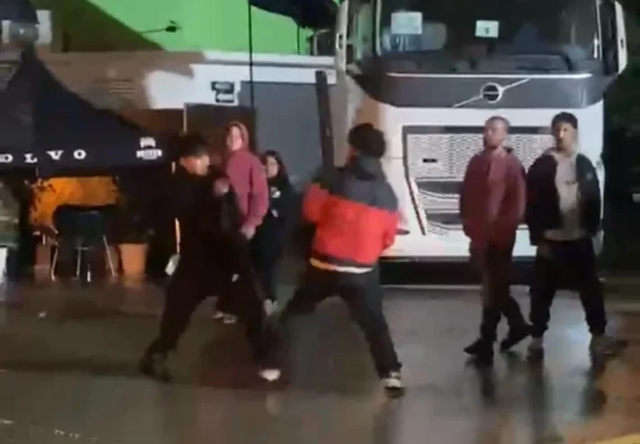 Violencia que escaló: del enfrentamiento en la Fiesta de la Papa al ataque a piedrazos contra el micro infantil