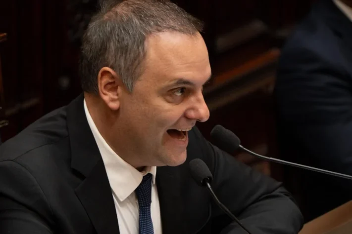 Adorni bajo la lupa: contratista declaró haber recibido US$245.000 en efectivo por refacciones