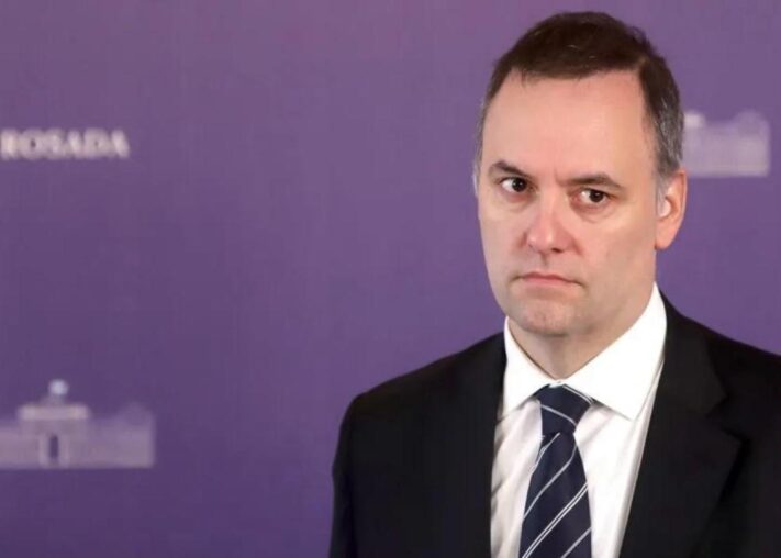 Polémica por un viaje de Manuel Adorni a Bariloche: gastos millonarios y pagos en diferido bajo la lupa