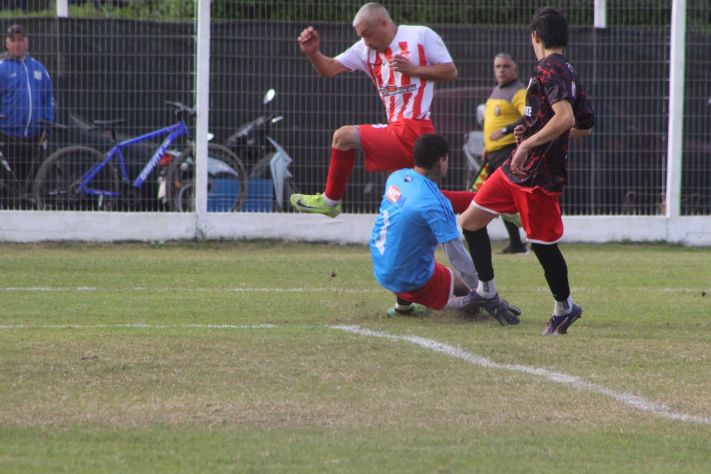 Atlético Miramar goleó y Amigos Unidos festejó en una fecha con muchos goles